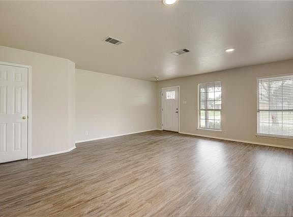 5th image of 226 Bryant Dr