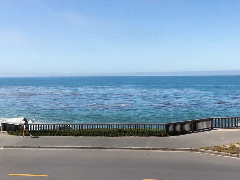 W Cliff Dr — Photo 2