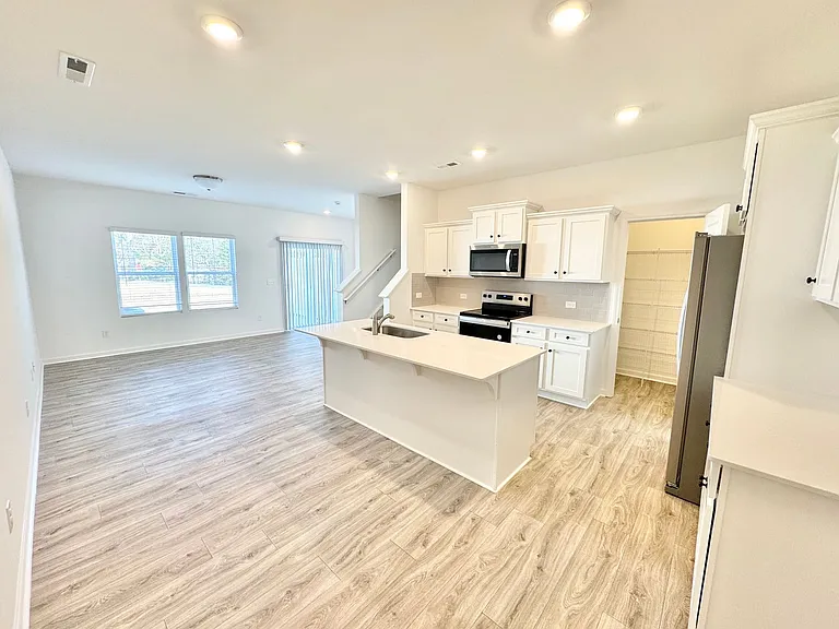 206 Grant St — Photo 2