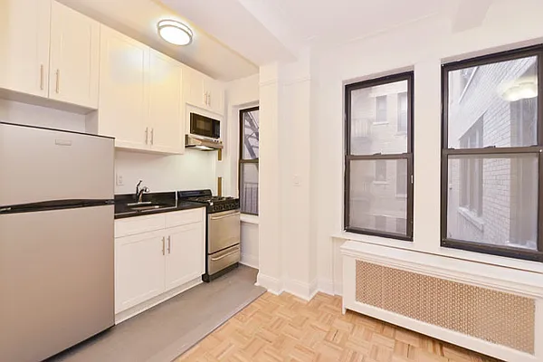 Rented by Cooper & Cooper Real Estate | media 13