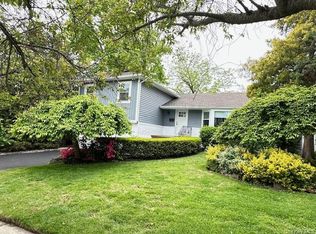 8 White Oak Drive, Port Washington, NY 11050
