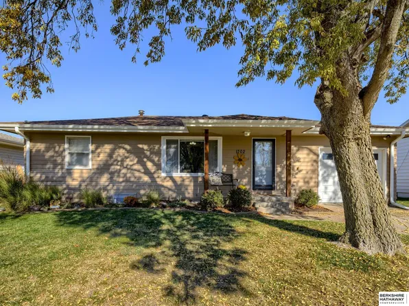 1702 Austin Ln, Fremont, NE 68025