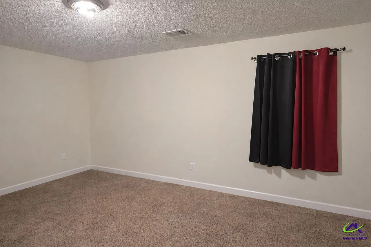2 bed, 1.5 bath, 1050 sqft, $1,025 — Photo 3