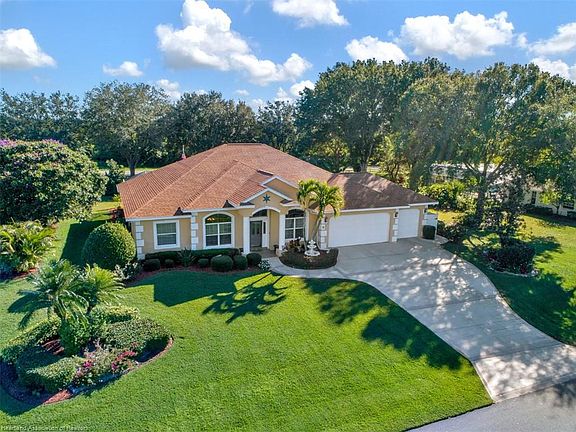 3rd image of 8 Meadowlake Cir S