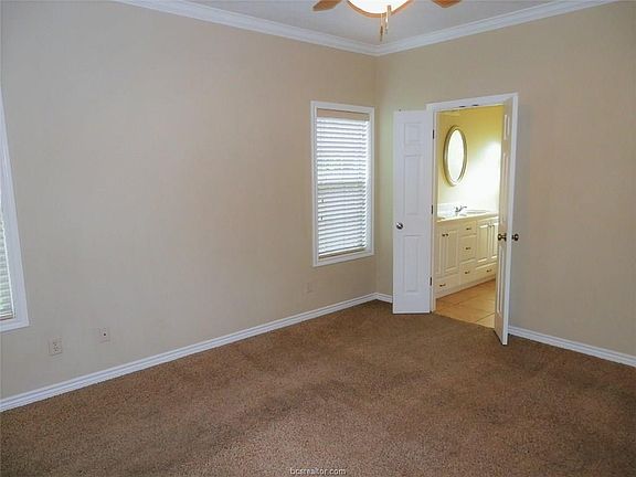 5th image of 995 Skrivanek Dr