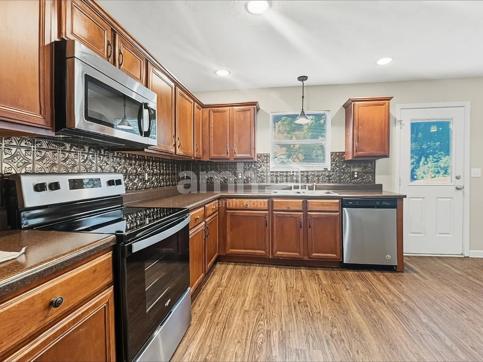 3 bed, 2.5 bath, 2289 sqft, $2,535 — Photo 4