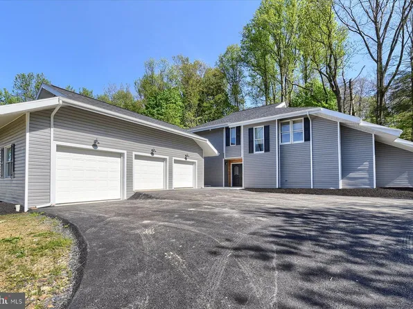 92 S Sweet Arrow Lake Rd, Pine Grove, PA 17963