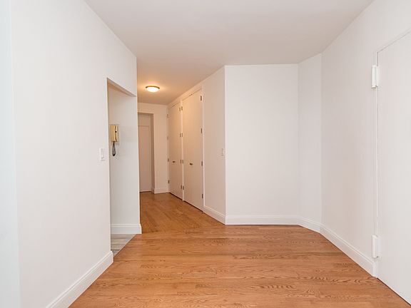5th image of 3777 Independence Ave APT 16F