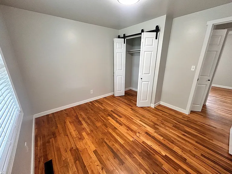1927 E Marshall Ave — Photo 8