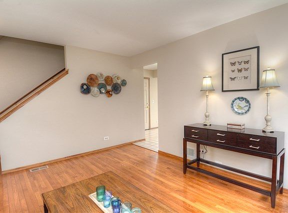 5th image of 5361 Lansbury Cir