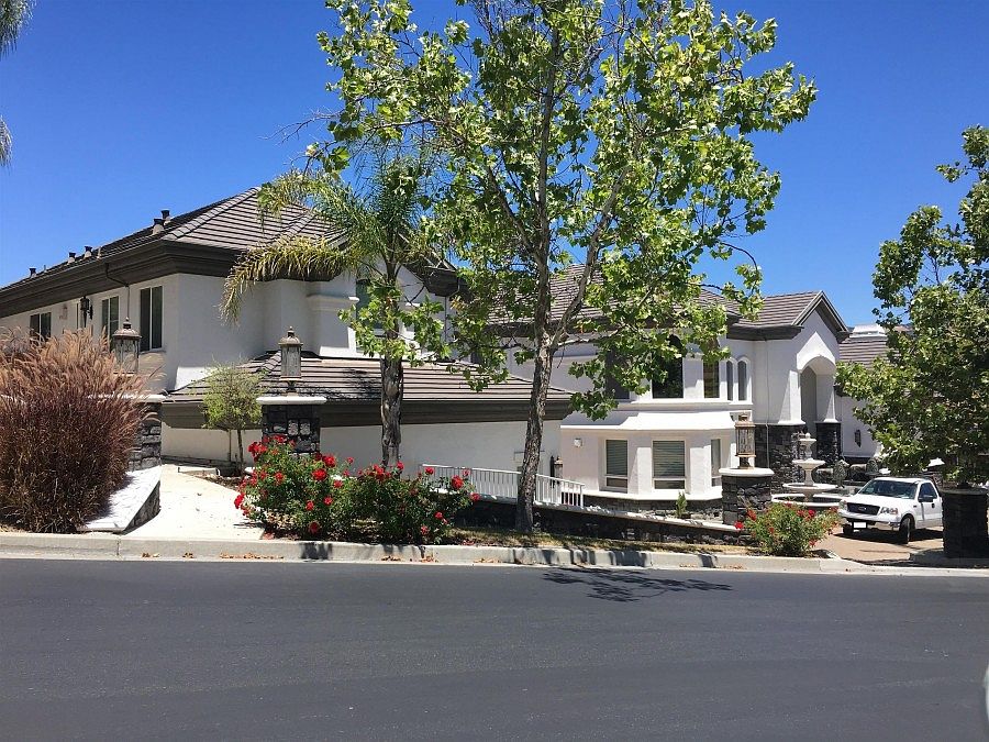 2nd image of 5752 Country Club Pkwy