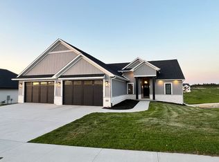 614 Majestic Oak Rdg, Solon, IA 52333