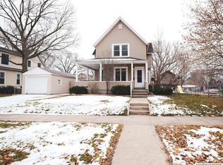 233 5th St NW, Mason City, IA 50401