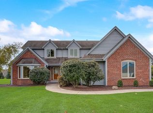 1007 Woods Dr, Hartland, WI 53029