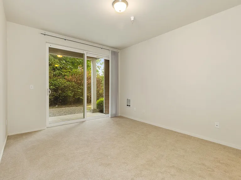 Creekside Apartments — Photo 31