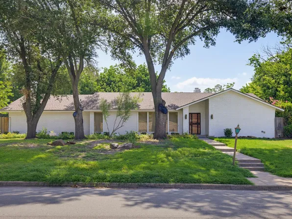 21 Crosslands Rd, Benbrook, TX 76132