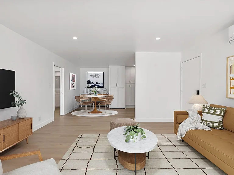 Green Hill Apartments — Photo 12