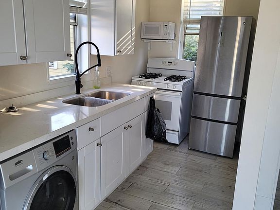 3rd image of 2834.5 E St