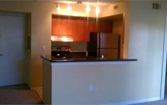 4th image of 429 Fountainhead Cir