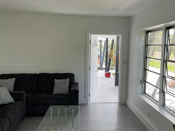 2nd image of 821 NE 6th St #15304507
