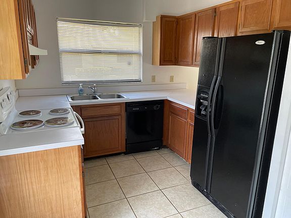 5th image of 406 Hunter Cir #406