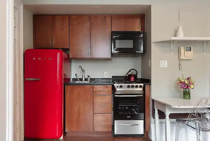 13 E 9th St #4R — Photo 4