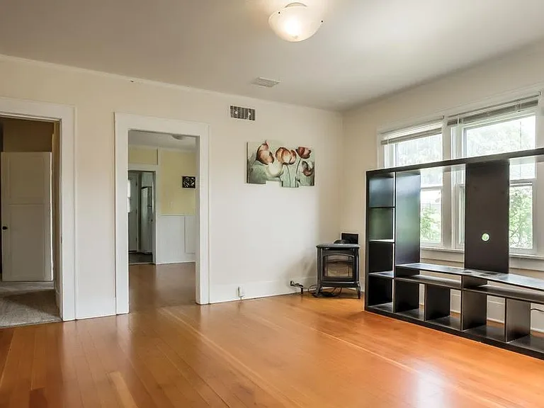353 SW B Ave — Photo 13
