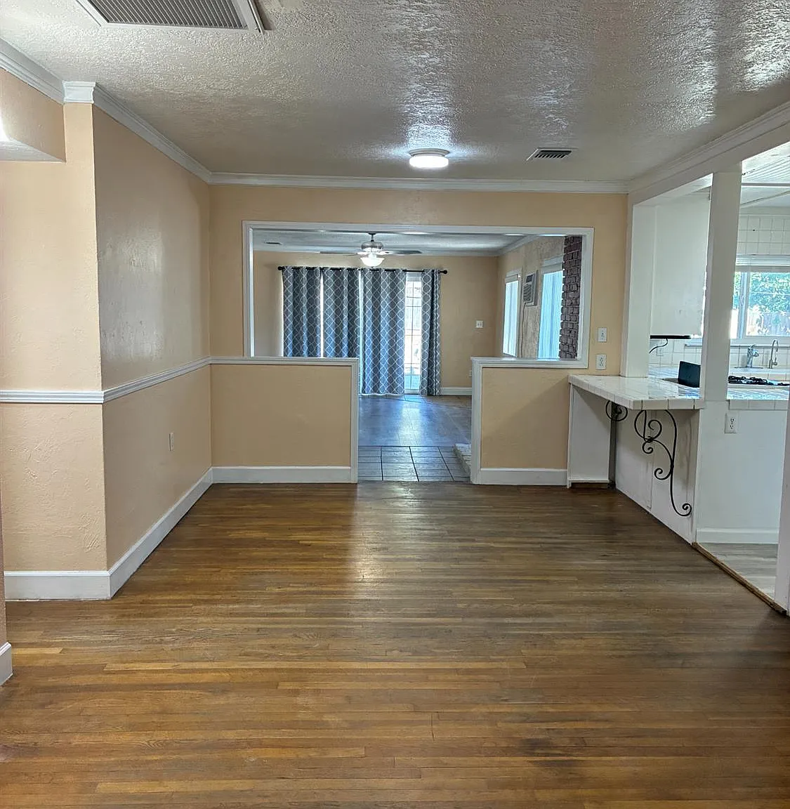3 bed, 1622 sqft, $2,508 — Photo 2
