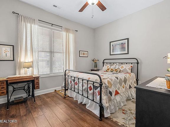 4th image of 3239 Denver Ln