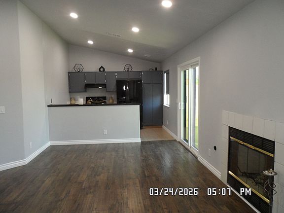 4th image of 15019 Hopland St