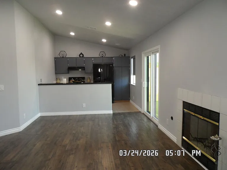 15019 Hopland St — Photo 4