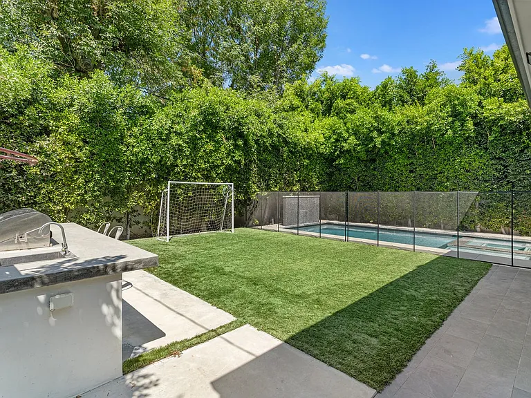 4435 Stansbury Ave — Photo 20