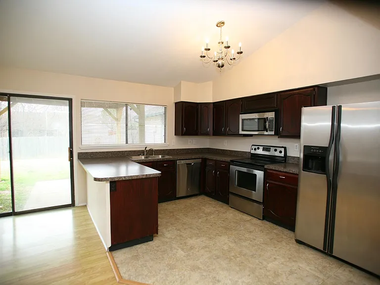 1332 Milford Dr — Photo 6
