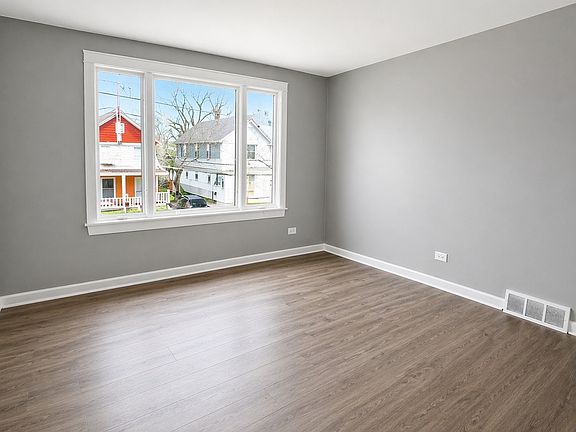 3rd image of 1117 E 9th St #2