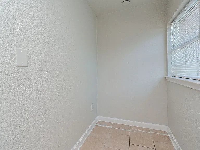 2118 Thonig Rd — Photo 5