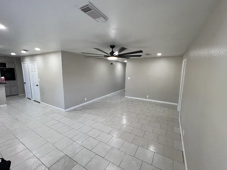 111 Finch Ln — Photo 2