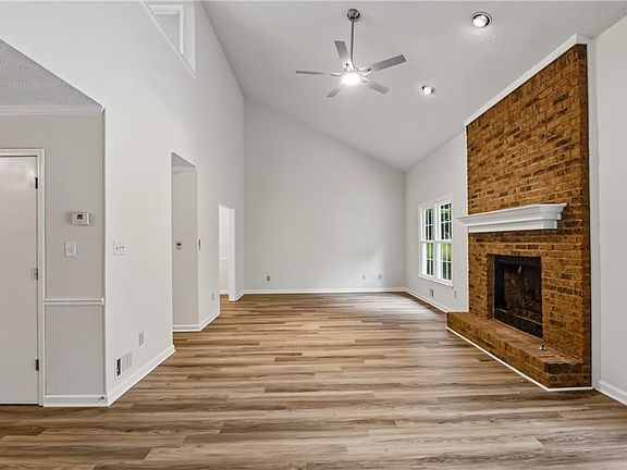3rd image of 335 Stoneridge Way