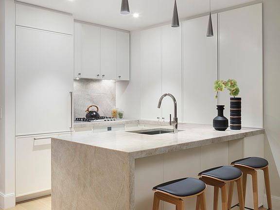 5th image of 212 W 72nd St #6LBB1S