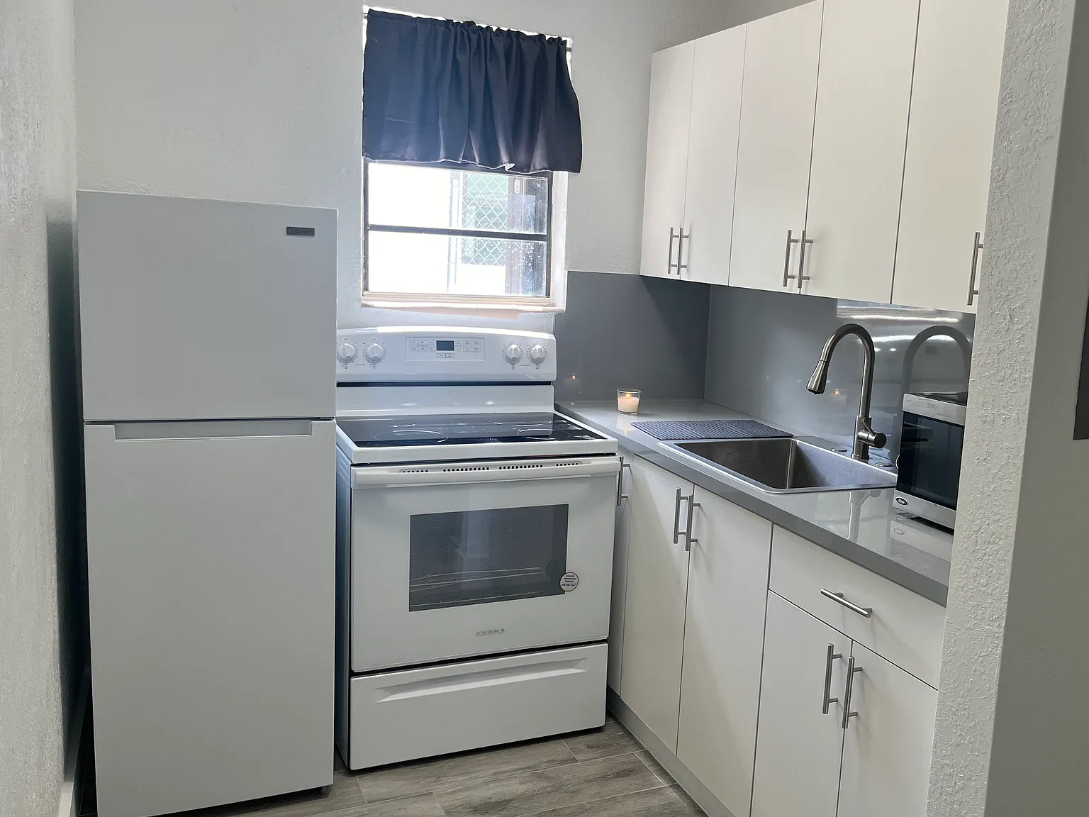 245 NW 32nd St — Photo 3