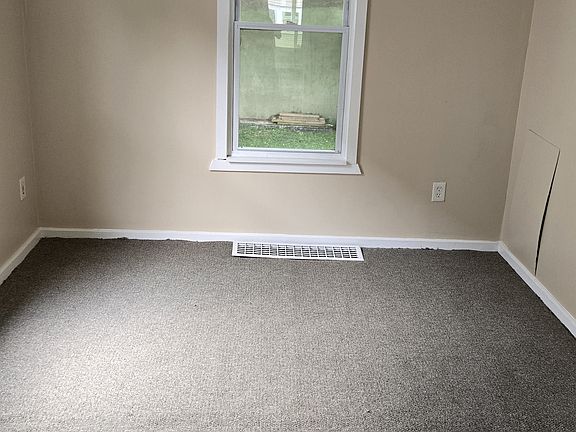 4th image of 5 Janette Ave #1