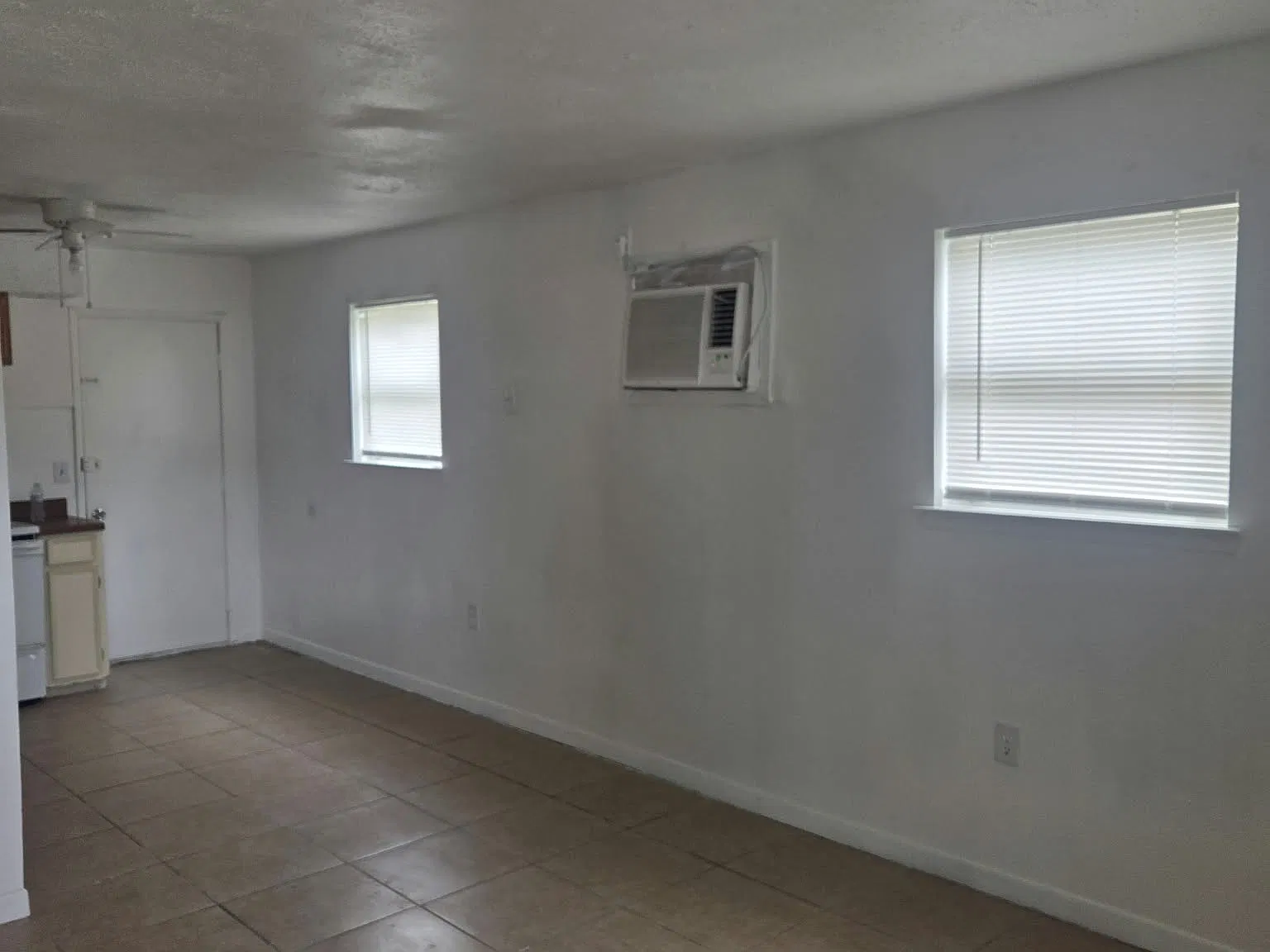 2 bed, 1.5 bath, 800 sqft, $1,025 — Photo 2