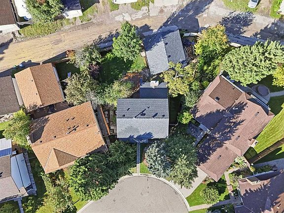 2nd image of 44 E Cedarwood Bay SW