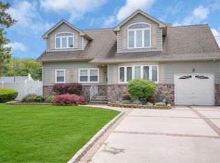 144 Bedell St, West Babylon, NY 11704