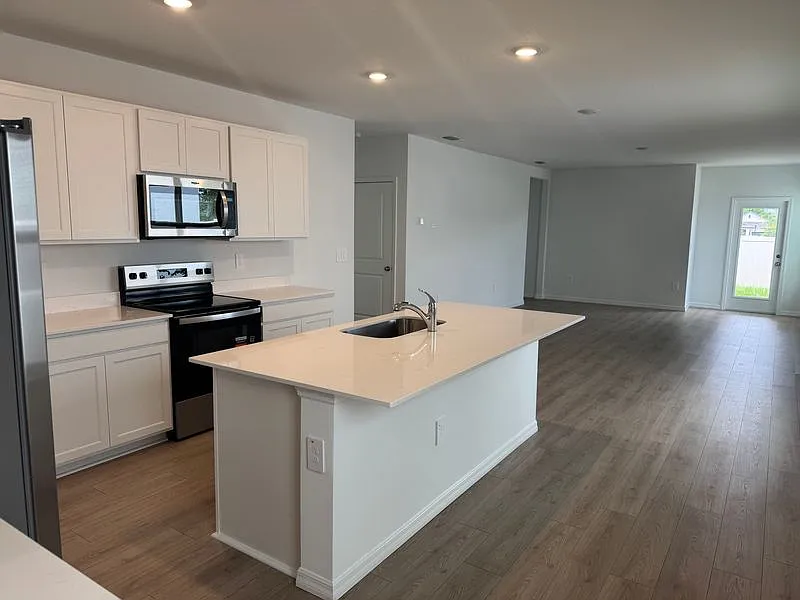 Beautiful Brand New 4 Bed 2 Bath Home In Woodcreek — Photo 4