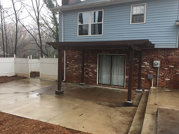 3rd image of 502 Camelot Dr