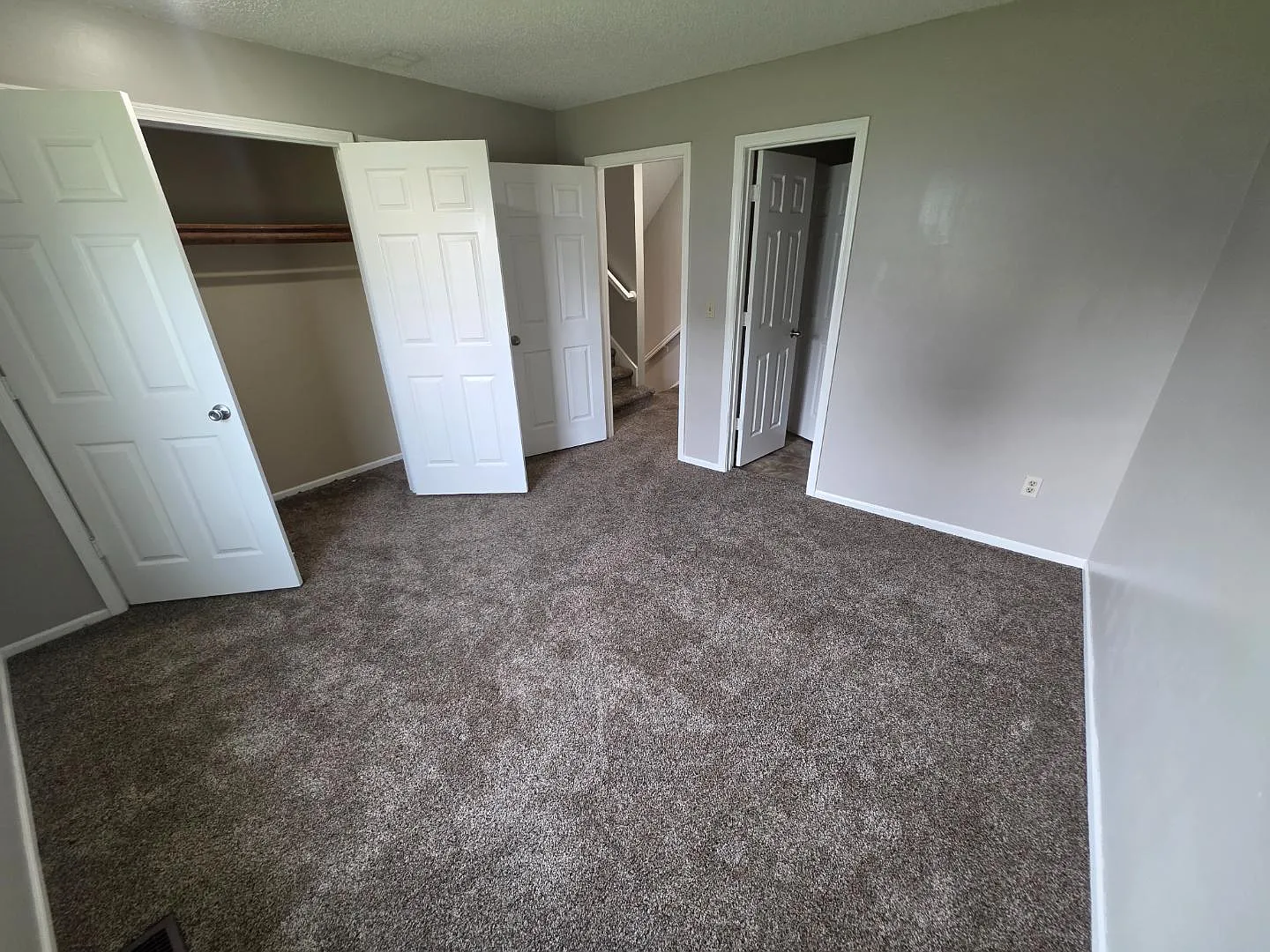1405 SE 7th Plz - 1405 — Photo 2