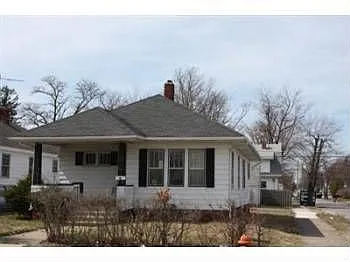 144 N Ashland Ave photo 1