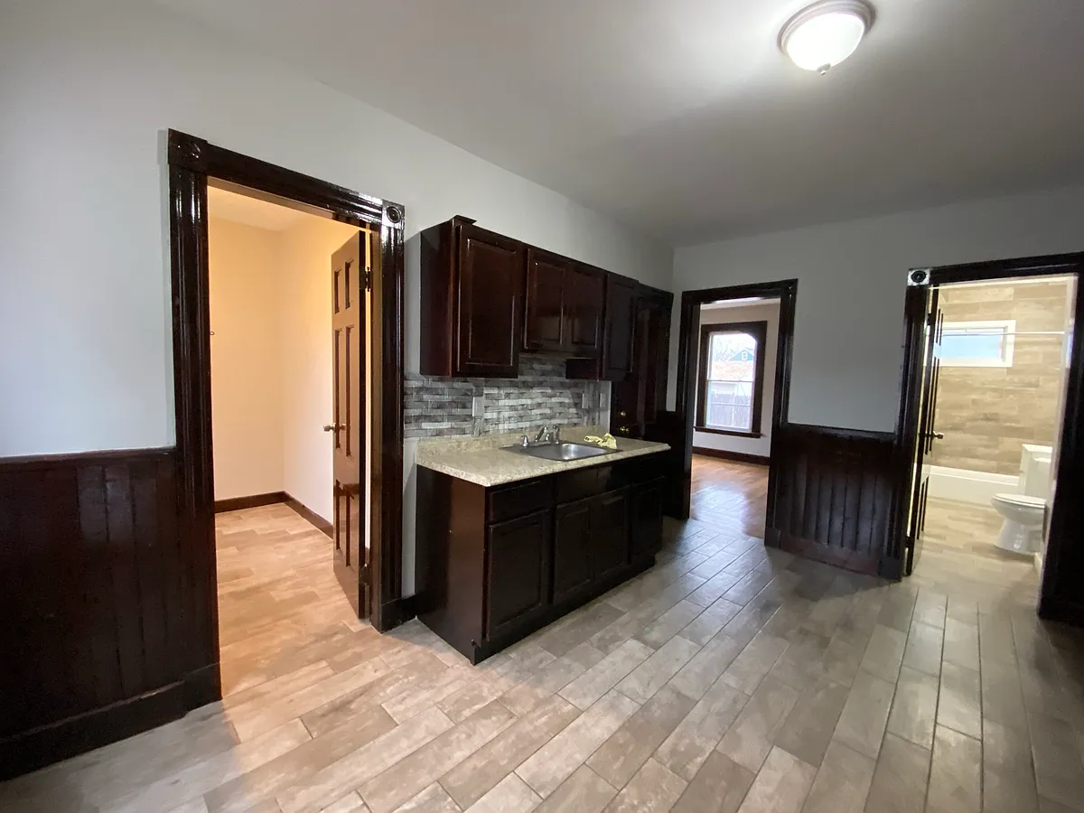 Building Photo - 624 Dixwell Ave #A
