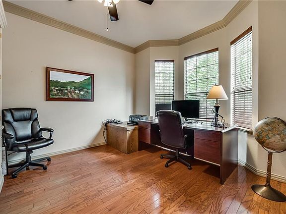 5th image of 801 Bradford St