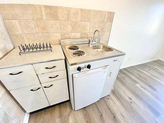 5th image of 118 W Buckthorn St #6